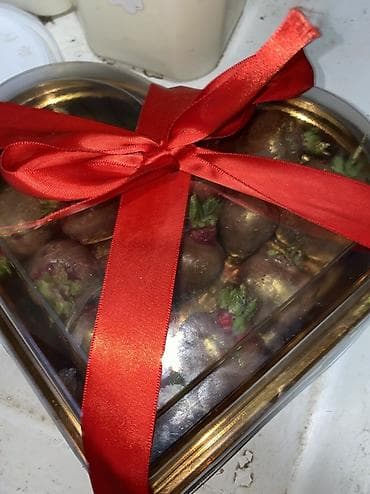 сухой дым: Акция Акция Акция 🍓✨ Сочная клубника в шоколаде с золотым мерцанием — 2