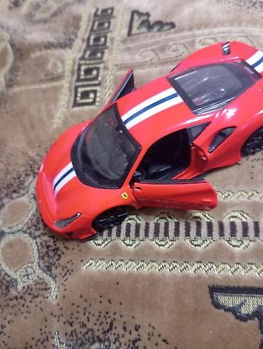 модельные машины: Коллекционная модель спорткара в масштабе приблизительно 1:24–1:32. - — 1