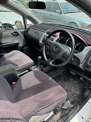 такса парк: Honda Fit: 2002 г., 1.3 л — 4