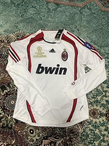 ПРОДАЮ ФОРМУ КАКА РАЗМЕР М Футбольная игровая майка AC Milan (долгий