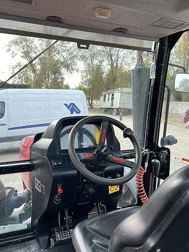 авто в такси: Срочно продаю Трактор YTO NLX1054 - Полный привод (4x4), массивные — 3