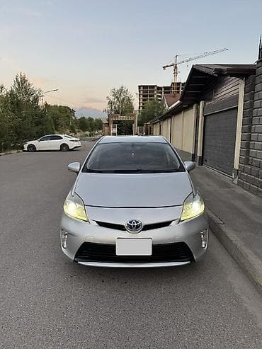Toyota Prius: 2015 г., 1.8 л, Вариатор, Гибрид — 2