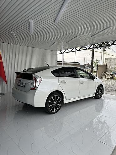 mini coper: Toyota Prius: 2015 г., 1.8 л, Автомат, Гибрид, Хэтчбэк — 1