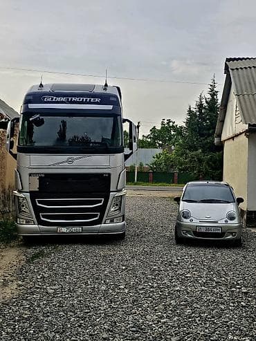 шторка 210: Тягач, Volvo, 2016 г., Тентованный — 4