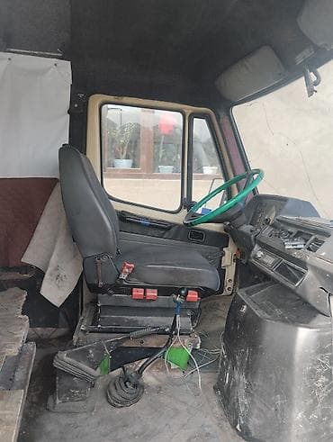 задние плафоны w210: Mercedes-Benz T1: 1991 г., Дизель, Фургон — 3