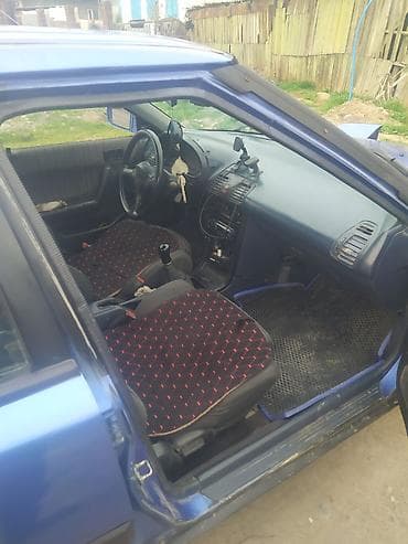 седан срочно продаю: Mazda 323: 1992 г., 1.6 л, Ручные, Бензин, Седан — 2