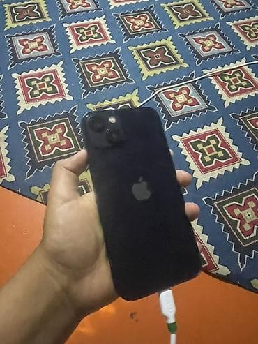 IPhone 13, Б/у, 128 ГБ, Черный, Чехол, 75 %
