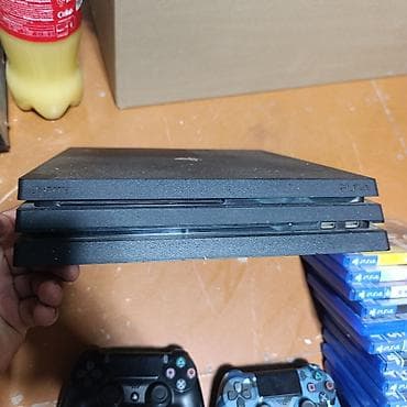 мото зарядка: PlayStation 4 Pro (черная) + 2 геймпада DualShock 4 + набор дисков ИЛИ — 2