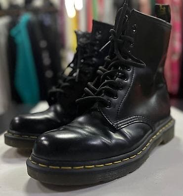 Ботинки Dr martens. Мартинсыб Черные кожаные ботинки в стиле lalafo.kg да Ботинки Dr martens. Мартинсыб Черные кожаные ботинки в стиле