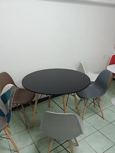 Кухонные столы: Стол Eames круглый Цвета: белый, черный. диаметр 100см, высота 75см — 3