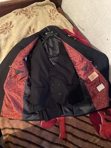 классические костюмы: Мужской классический костюм-тройка, темно‑синий/черный оттенок — 3