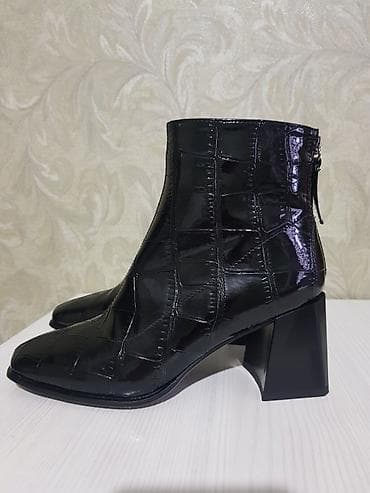 Новые классные очень удобные легкие ботильоны. мягкая лак кожа at lalafo.kg Новые классные очень удобные легкие ботильоны. мягкая лак кожа