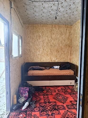 Үйлөр: Бытовой модуль/вагончик с отделкой ОСБ, разделённый на две комнаты — 1