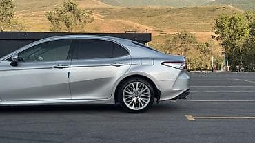 byd e5: Toyota Camry: 2018 г., 2.5 л, Вариатор, Гибрид, Седан — 4