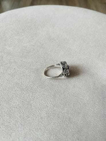 Эркектер кийими: Винтажное серебряное кольцо с крупной ажурной шапочкой. - Дизайн — 3