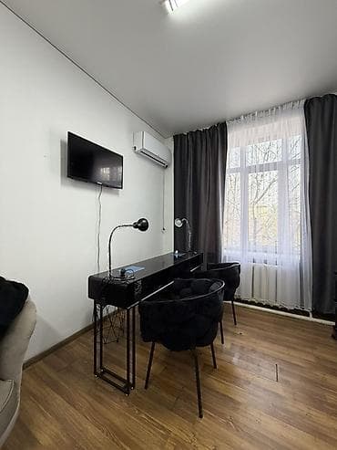 массаж салон: Рабочее место для мастера маникюра в отдельном кабинете. - Длинный — 1