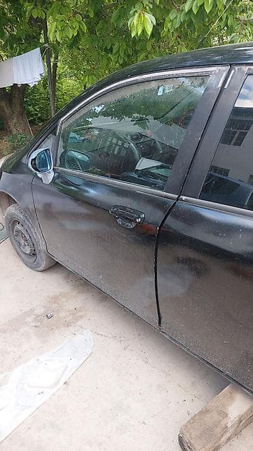 цивик 4д: Honda Fit: 2002 г., 1.3 л, Бензин, Хэтчбэк — 2