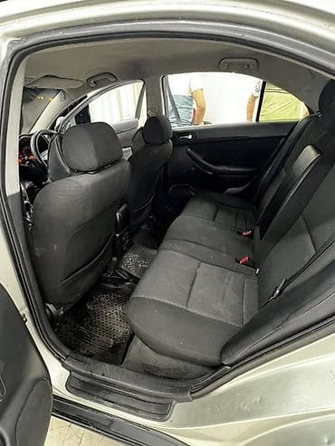 step 2: Toyota Avensis: 2004 г., 1.8 л, Автомат, Бензин, Хэтчбэк — 4