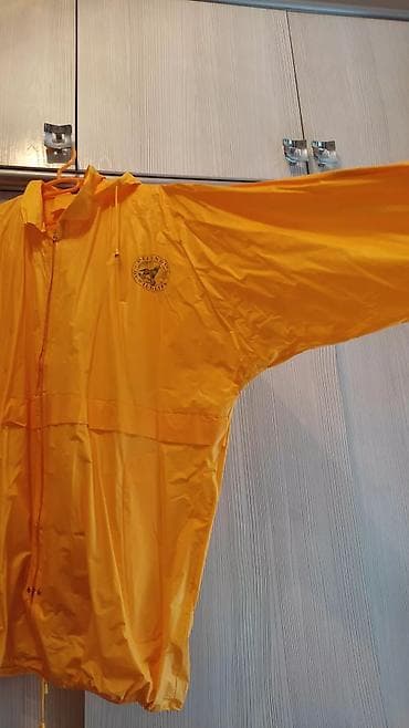 Жёлтая лёгкая ветровка/дождевик с капюшоном - Материал: тонкая