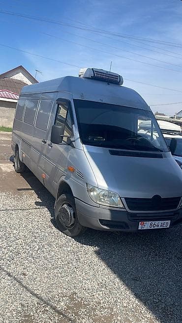 грузовик с холодильником: Легкий грузовик, Mercedes-Benz, 3 т — 3