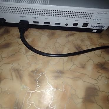 Xbox one S Продаю с играми и аккаунтом - Комплектация игровая