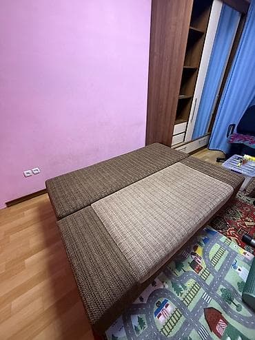Прямые диваны: Прямой диван, Б/у — 1
