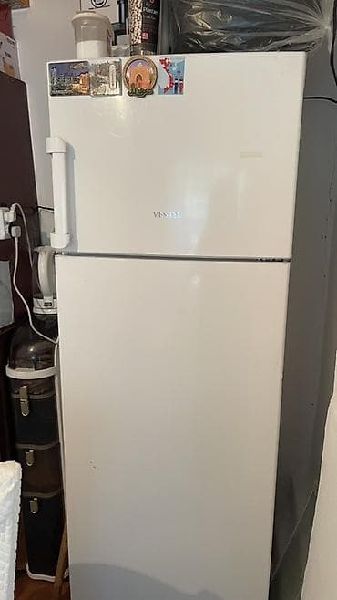Холодильник Vestel, Б/у, Двухкамерный, De frost (капельный), 200 *
