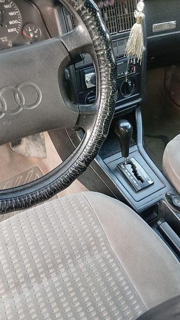 авто лента: Audi 80: 1991 г., 1.8 л, Автомат, Бензин, Седан — 4