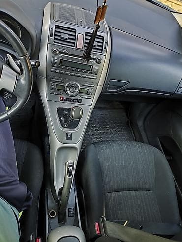 mazda a6: Toyota Auris: 2007 г., 1.6 л, Бензин, Хэтчбэк — 10