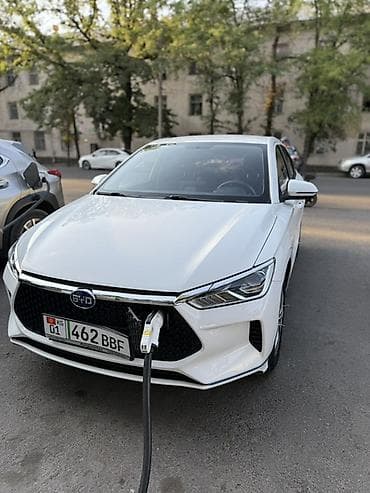BYD E2: 2021 г., Электромобиль