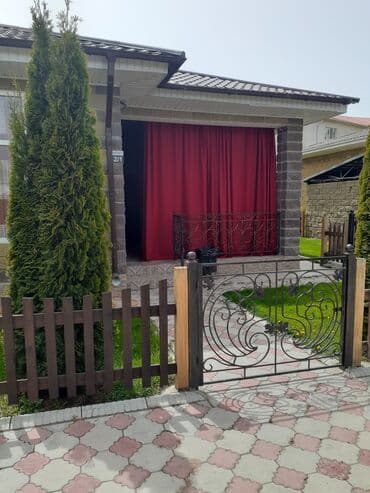 дешевые комнаты на иссык куле: Коттедж, ВИП ЦО Royal beach, Чок-Тал, Детская площадка, Парковка, стоянка, Охраняемая территория — 9