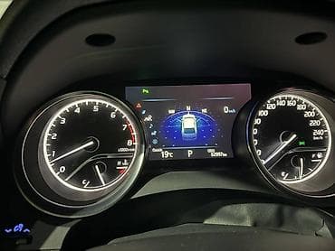 corolla s: Toyota Camry: 2019 г., 2.5 л, Автомат, Бензин, Седан — 5