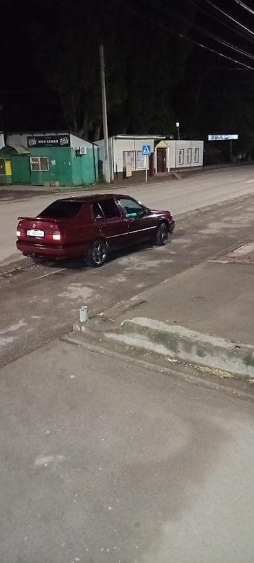 салон машины: Volkswagen Vento: 1996 г. — 5