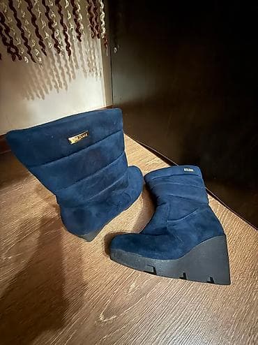Обувь женская зима уги Оба в хорошем состоянии размер 37 кеды и летнее