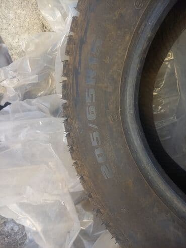 Ковролин: Автомобильные шины зимние, размер 205/65 R15. почти новый — 1