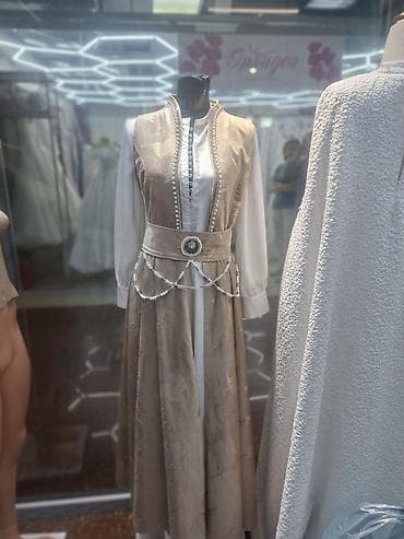 вечернее платье двойка: - Внутри — белое платье/туника с длинным рукавом и застежкой по — 1