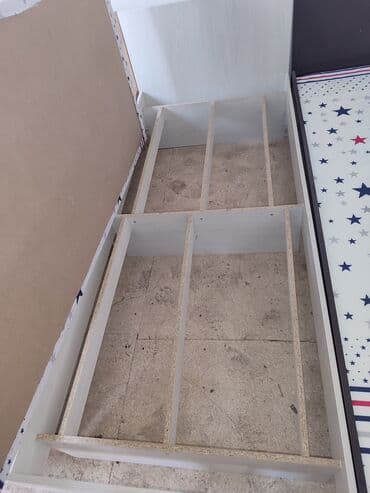 металлический ящик: Односпальная кровать с мягким матрасом - Размер: односпальный формат — 5