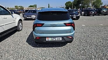 сетка кду: Электрический автомобиль Neta в светло-голубом цвете. Модель имеет — 3