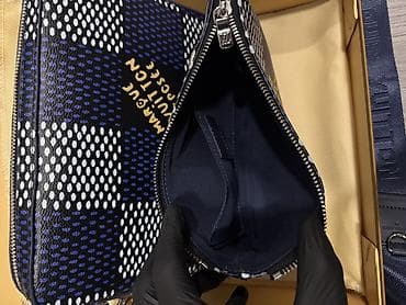 Барсетки: Барсетка, Louis Vuitton, Материал: Экокожа, Множество карманов, Регулируемый ремень, Съёмный ремень, Новый — 10