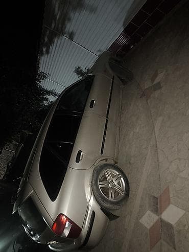 byd e2: Mazda 323: 1999 г., Механика, Бензин, Хэтчбэк — 4