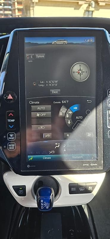 platz vitz: Toyota Prius: 2019 г., Гибрид, Лифтбек — 3
