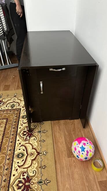 продаю стол для зала: Стол для зала б/у коричнывый состояние хорошие ватсап Цена 2/шт — 3