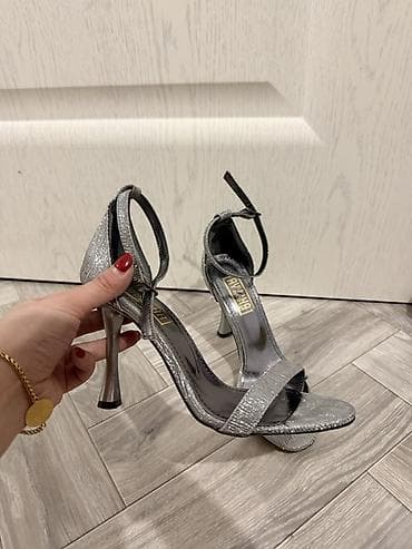 Босоножки, сандалии, шлепанцы: Женские босоножки на каблуке - Цвет: серебристый металлик - Материал — 2