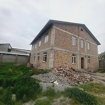 каракол аренда дом: Продаю! 2-эт.Дом/нед. 🏠 . 350м2.Под/Бизнес. 14 квартир — 7