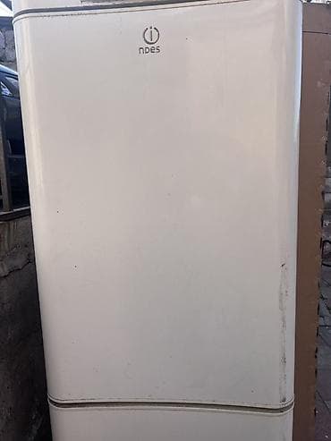 серый холодильник: Холодильник Indesit, Двухкамерный — 1