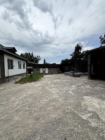 Дома: 📌В селе Беловодское срочно продаётся дом на участке 10 соток. ▪️В — 6