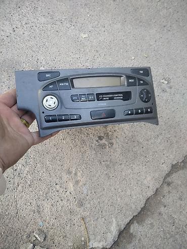 Штатная магнитола Nissan с блоком управления CD Changer Control