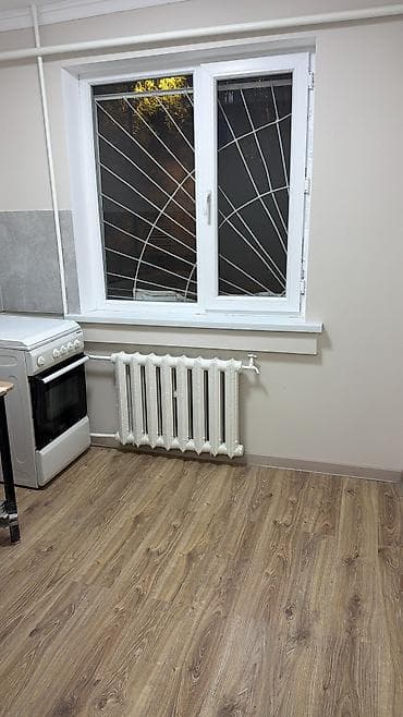 Ламинат: 2 комнаты, 43 м², 10 мкр 104 серия, 1 этаж, Евроремонт — 7