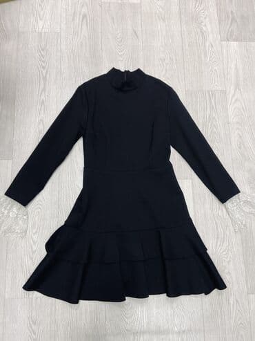 Продаю черное платье 
Подойдет на S,M
Новое