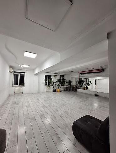 Коммерциялык мүлк: Кеңселерди ижаралоо, 130 м², Турак комплексинде, 1-катар — 8